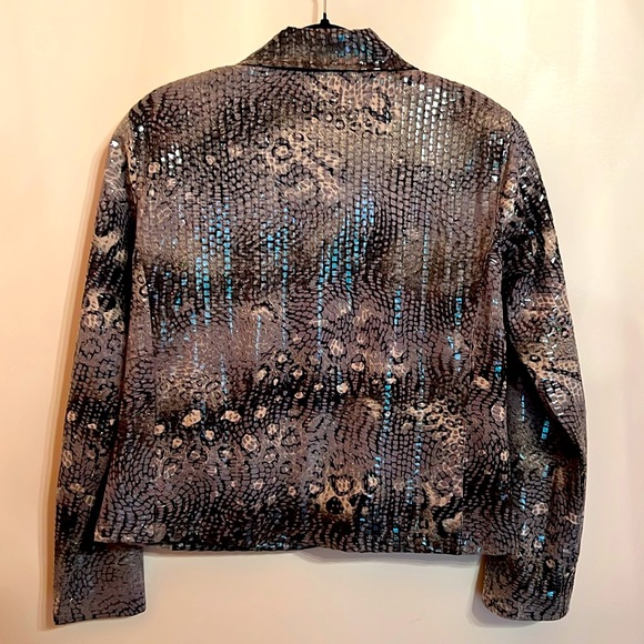 Jackets Galore. Silver Pattern Jacket with small sparkles inside. Size S. Korea - Picture 3 of 9